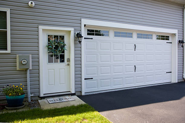24/7 Emergency Garage Door Panel Replacement experts in Paris, TX